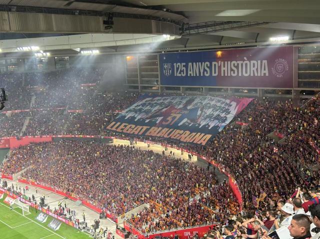 开云体育官网-【现场】怒骂佛爷欢庆夺冠，这一夜巴萨人都是“国王”