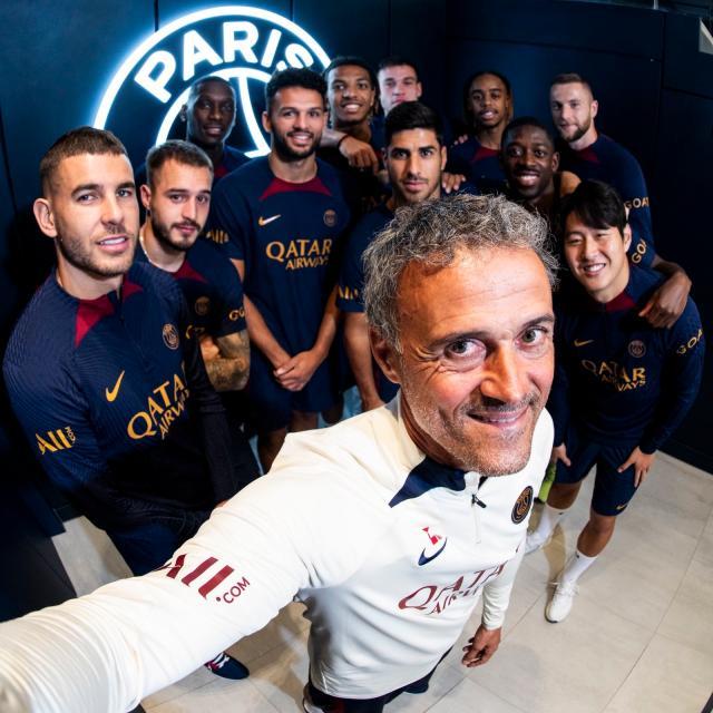 开云注册入口-21岁巴尔科拉成为巴黎新宠，姆巴佩也给他让路？